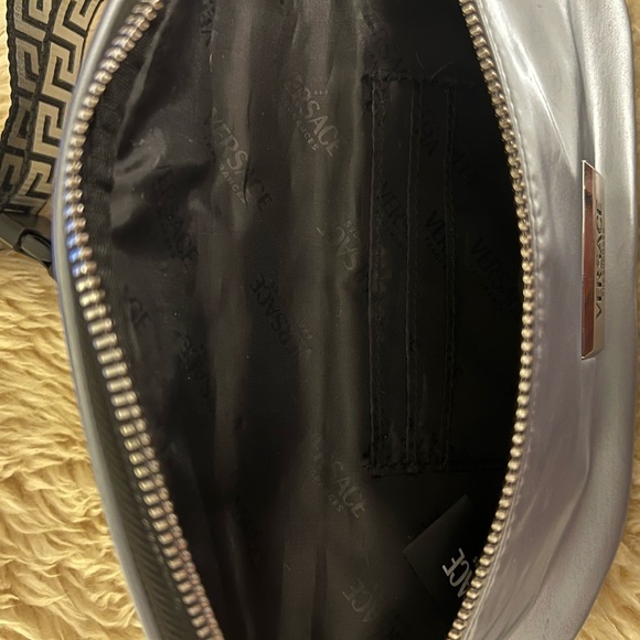 Fanny Pack Versace Adjustable Strap Good used condition!! - Picture 11 of 16